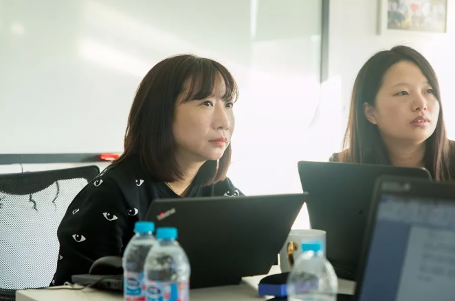 左為360公司首席招聘官張迎女士，右為360公司人事經(jīng)理葛晴女士