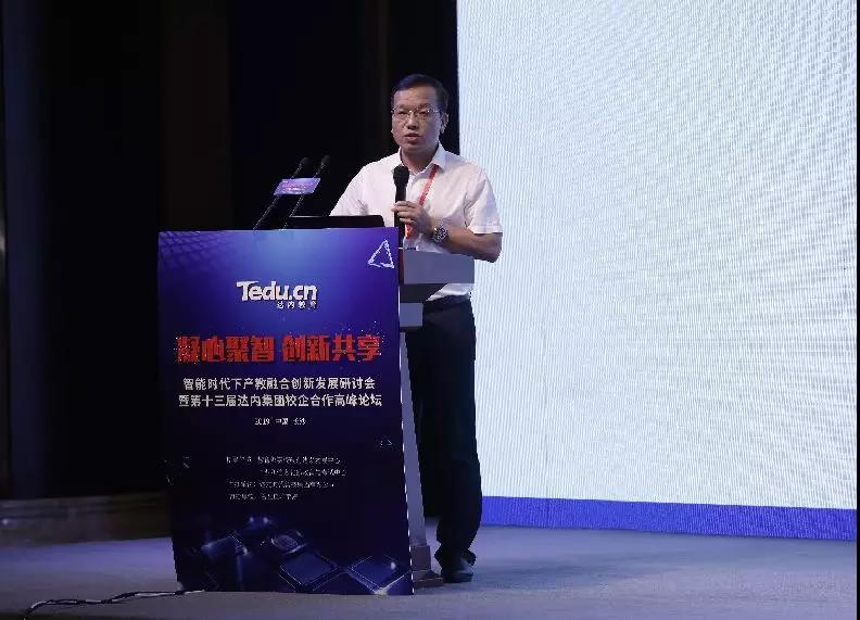 懷化學(xué)院副校長佘朝文