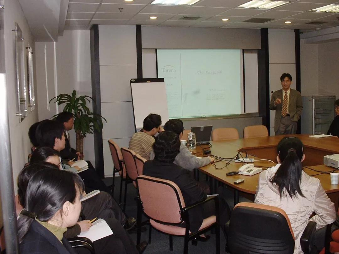 達(dá)內(nèi)教育2002年上課照片